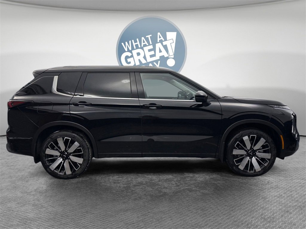 New 2026 Mitsubishi Outlander SEL image 2