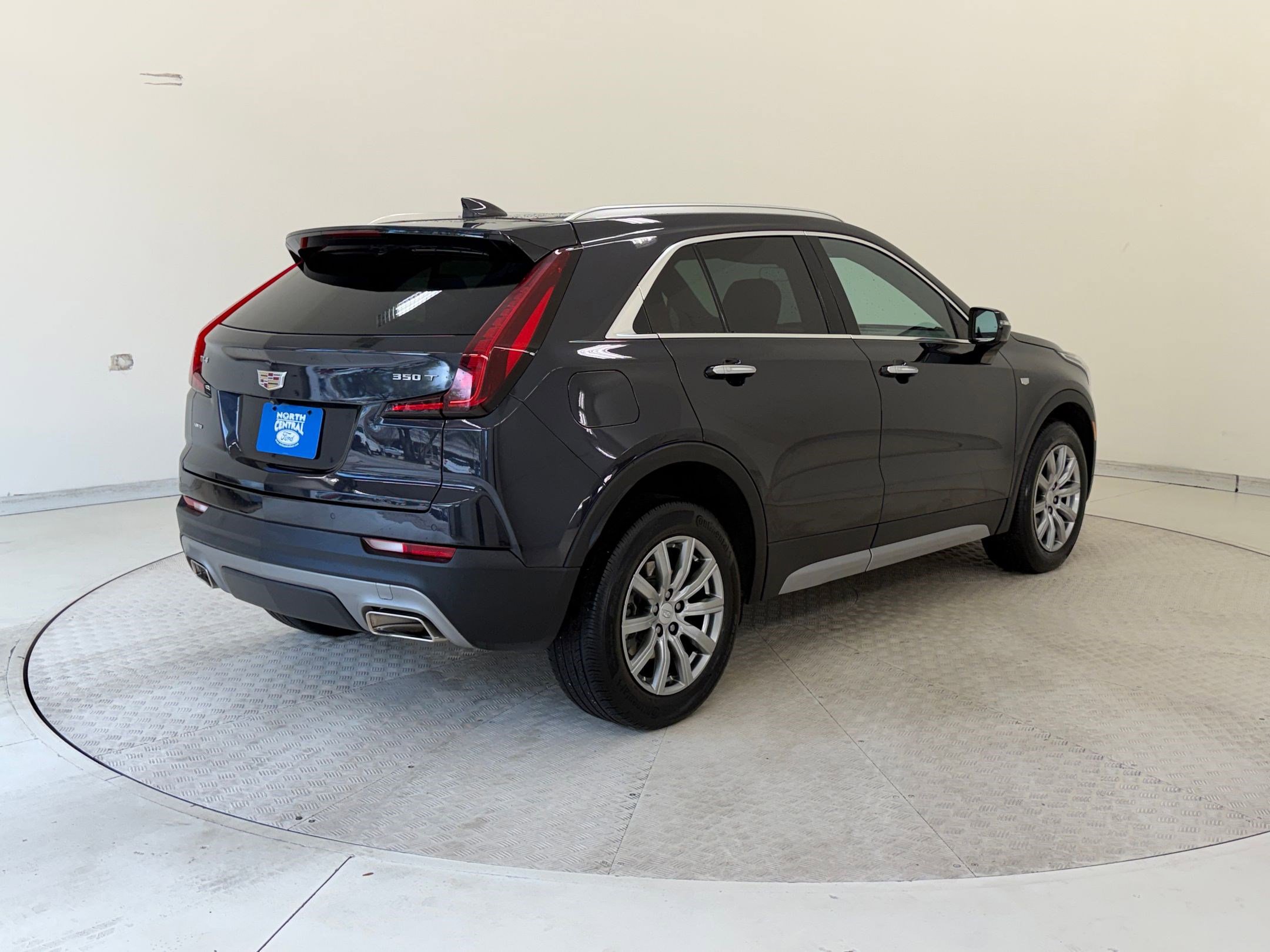 Used 2023 Cadillac XT4 Premium Luxury image 9