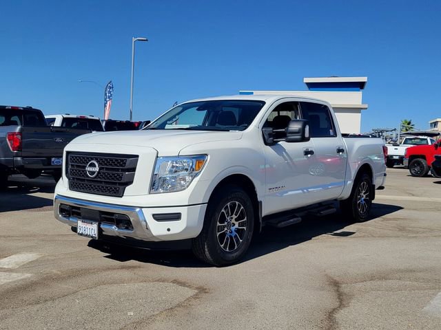 Used 2024 Nissan Titan SV w/ SV Convenience Package image 3