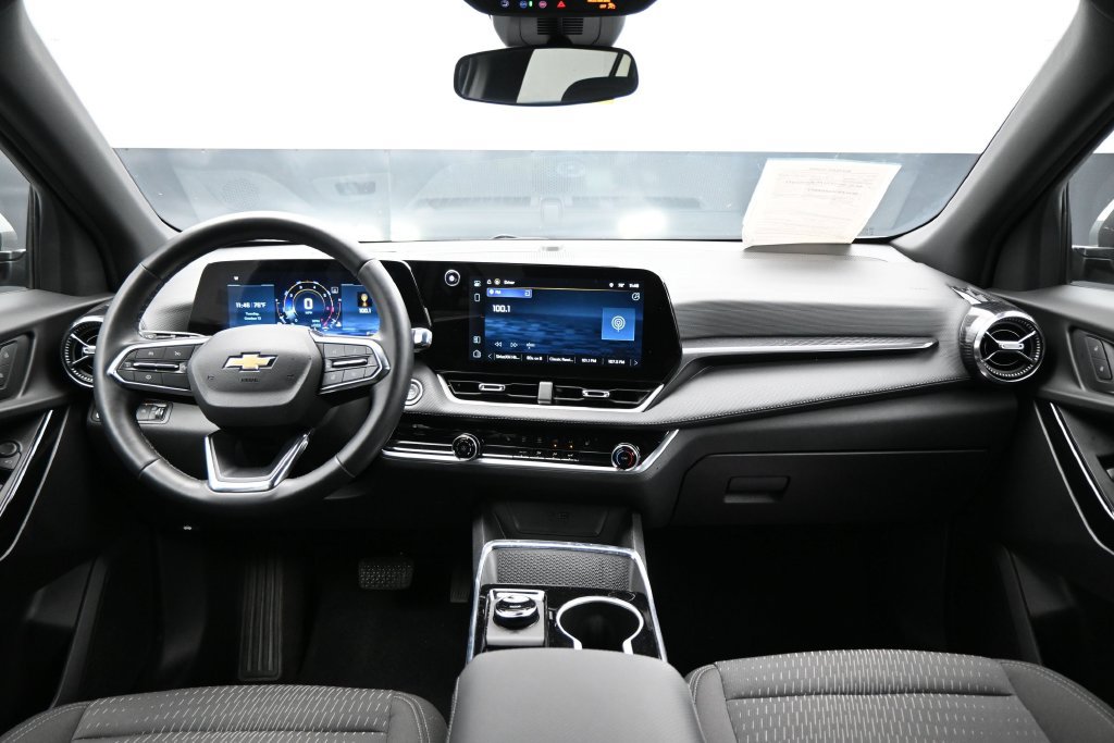 Used 2026 Chevrolet Equinox LT AWD/4WD image 13