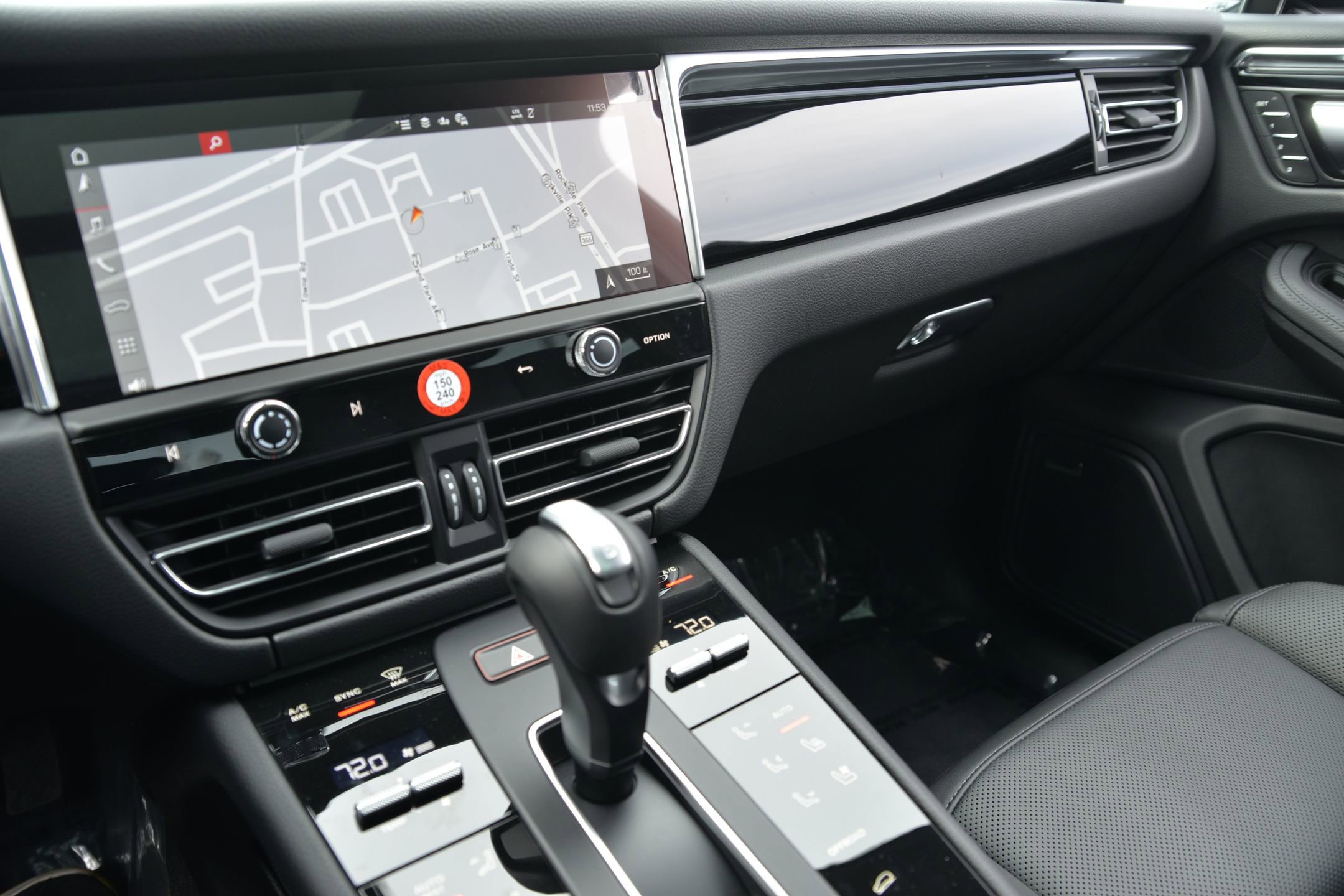 New 2026 Porsche Macan image 30