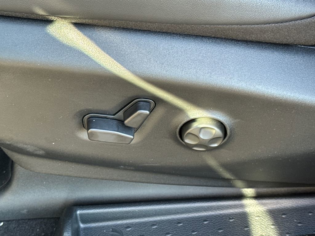 New 2026 Chrysler Pacifica Select FWD image 25