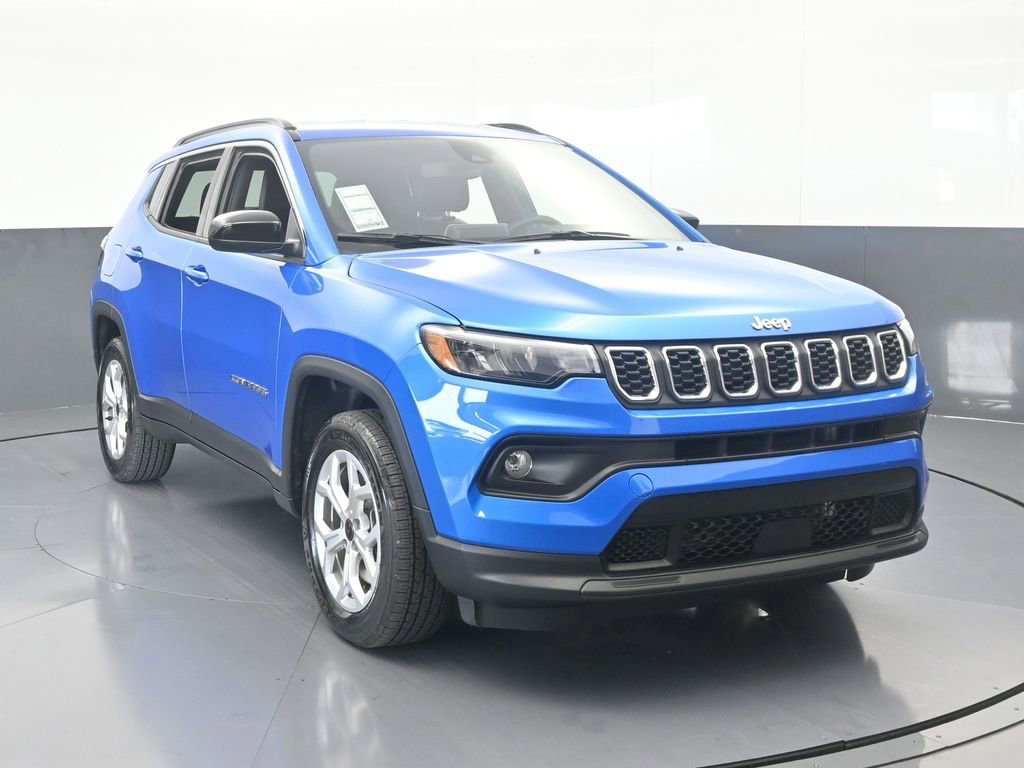 Used 2025 Jeep Compass Latitude AWD/4WD image 9