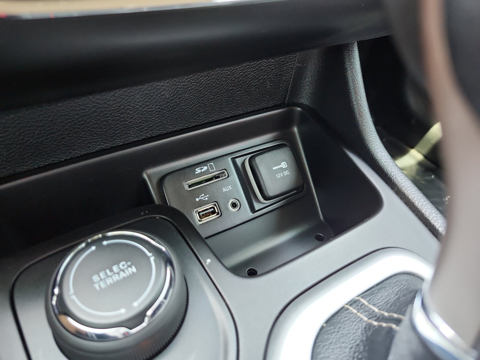 Used 2018 Jeep Cherokee Sport AWD/4WD image 4