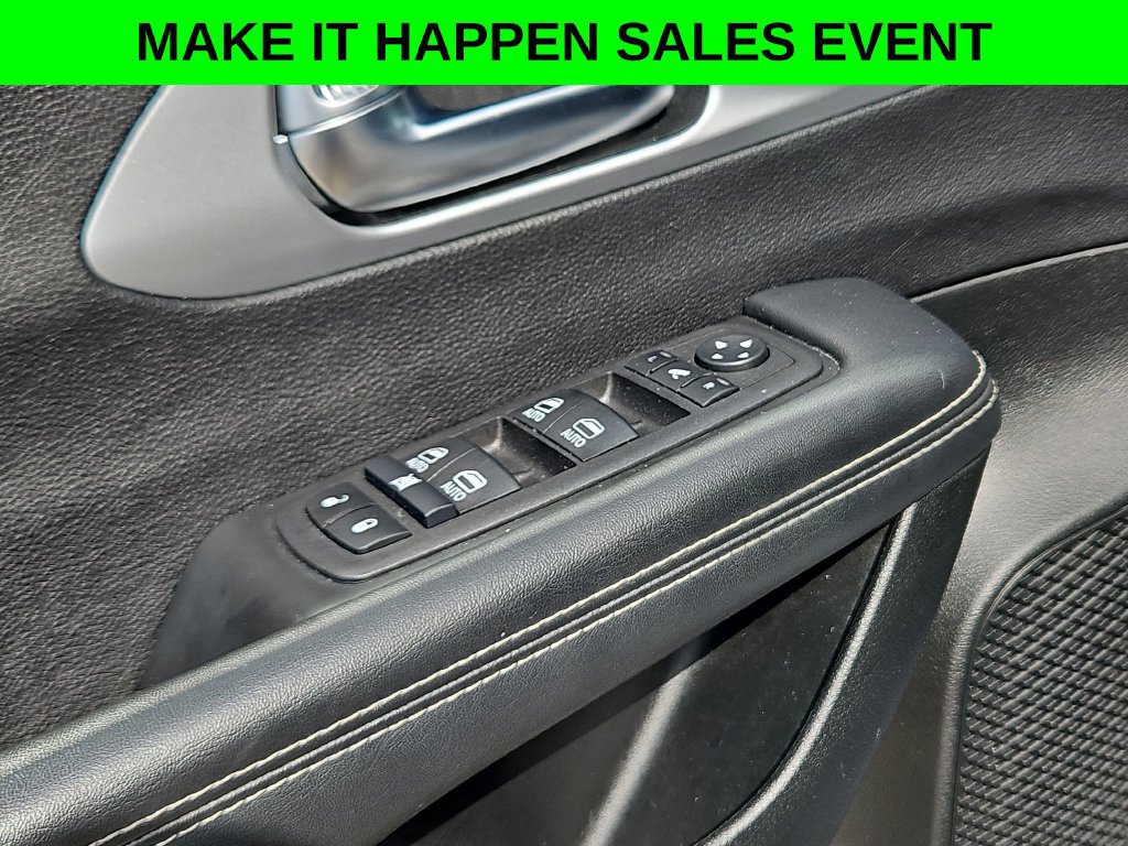 Used 2025 Chrysler Pacifica Limited FWD image 12