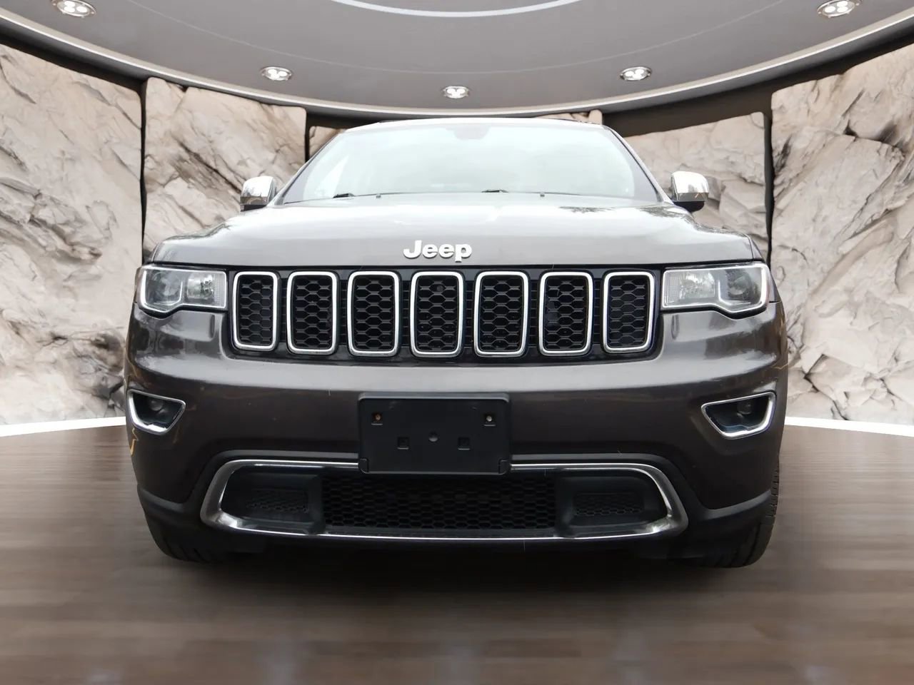 Used 2017 Jeep Grand Cherokee Limited AWD/4WD image 2