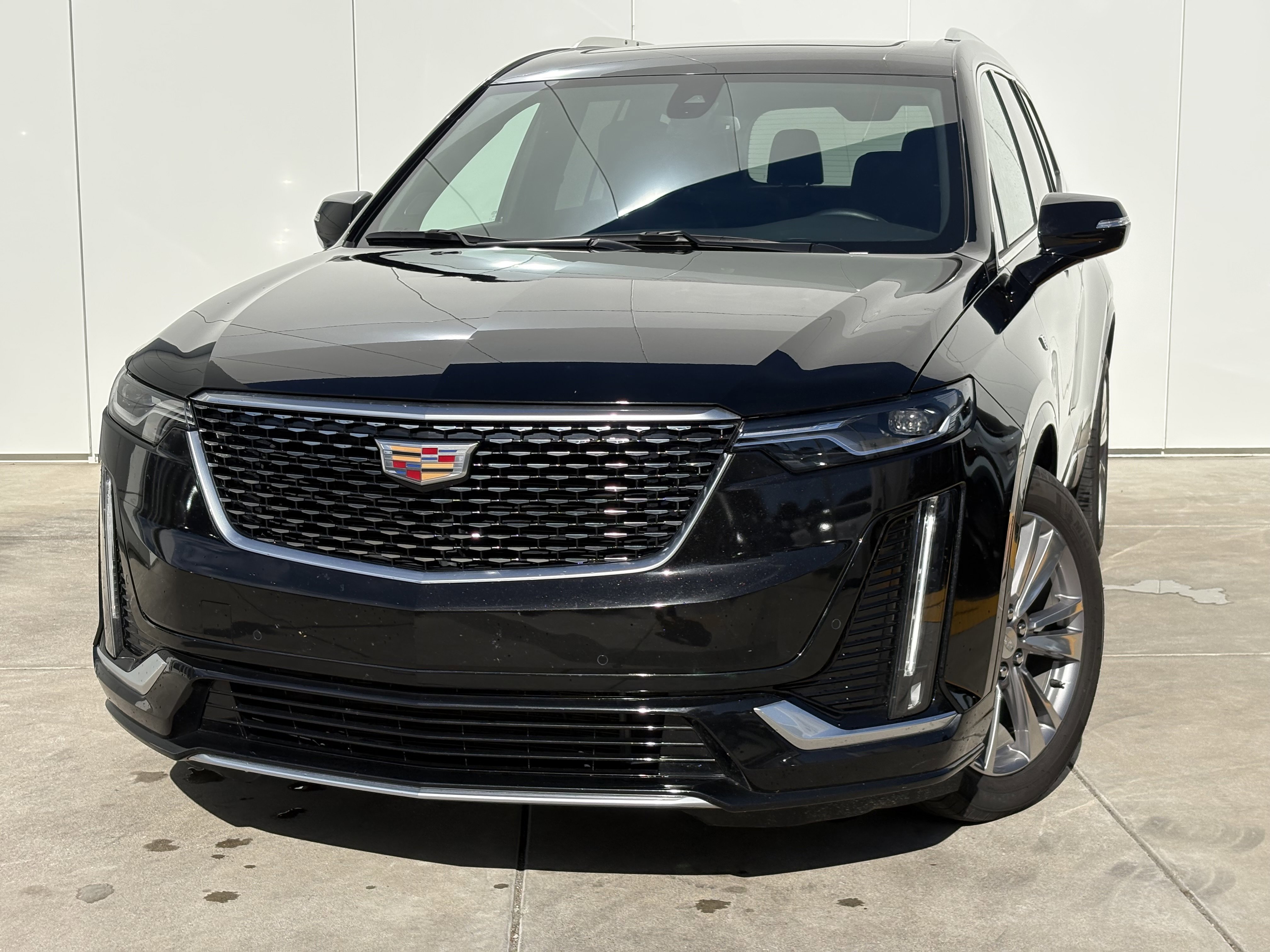 Certified 2025 Cadillac XT6 Premium Luxury image 1