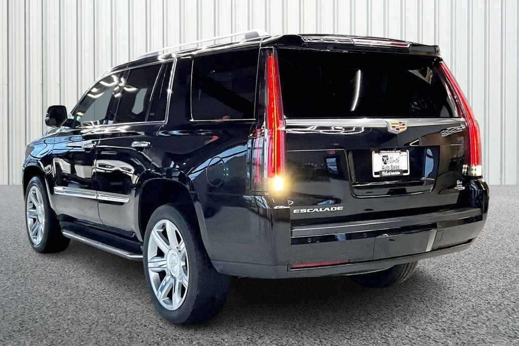 Used 2016 Cadillac Escalade Luxury image 4