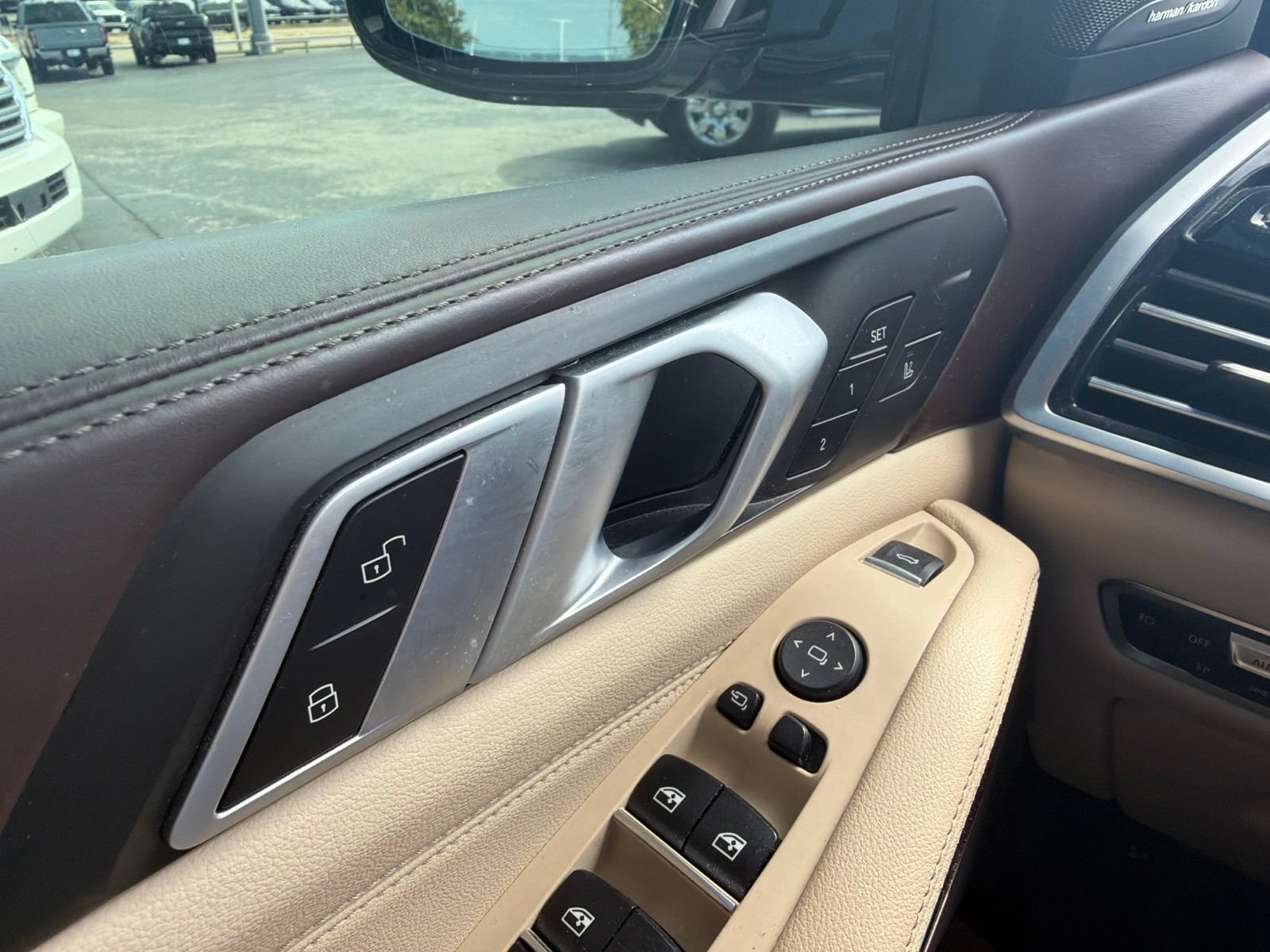Used 2019 BMW X5 xDrive50i w/ Executive Package AWD/4WD image 11