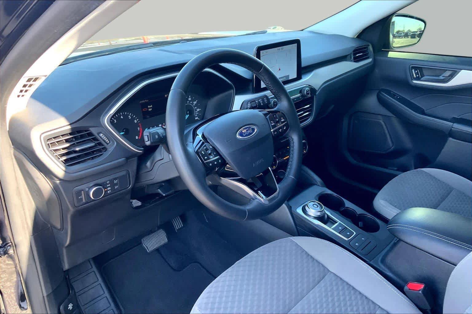 Used 2022 Ford Escape SE w/ SE Sport Appearance Package FWD image 18