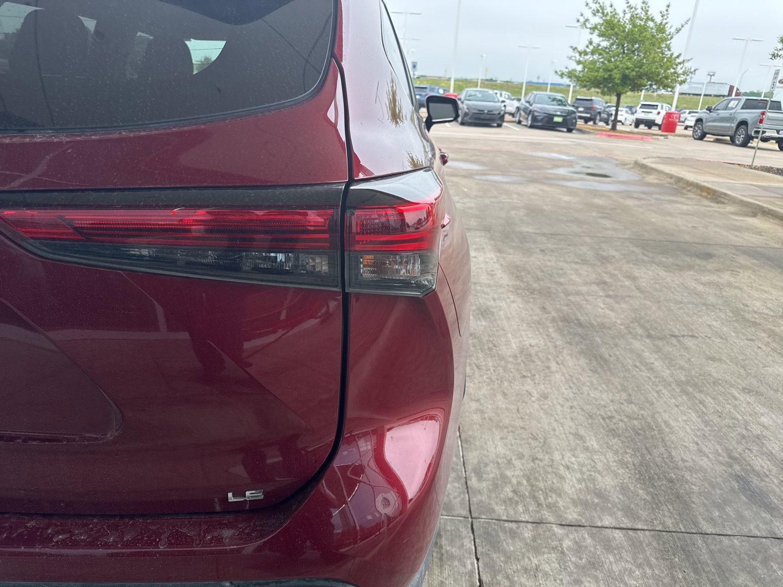 Used 2021 Toyota Highlander LE FWD image 6