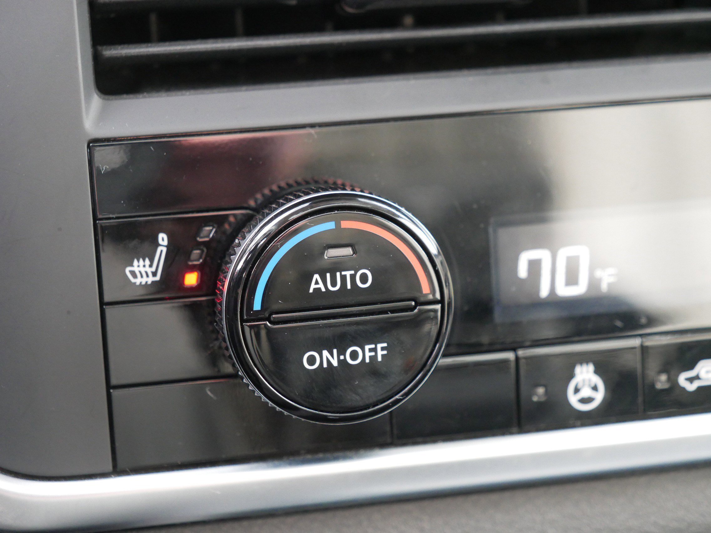 Used 2023 Nissan Rogue SV w/ SV Premium B Package image 33