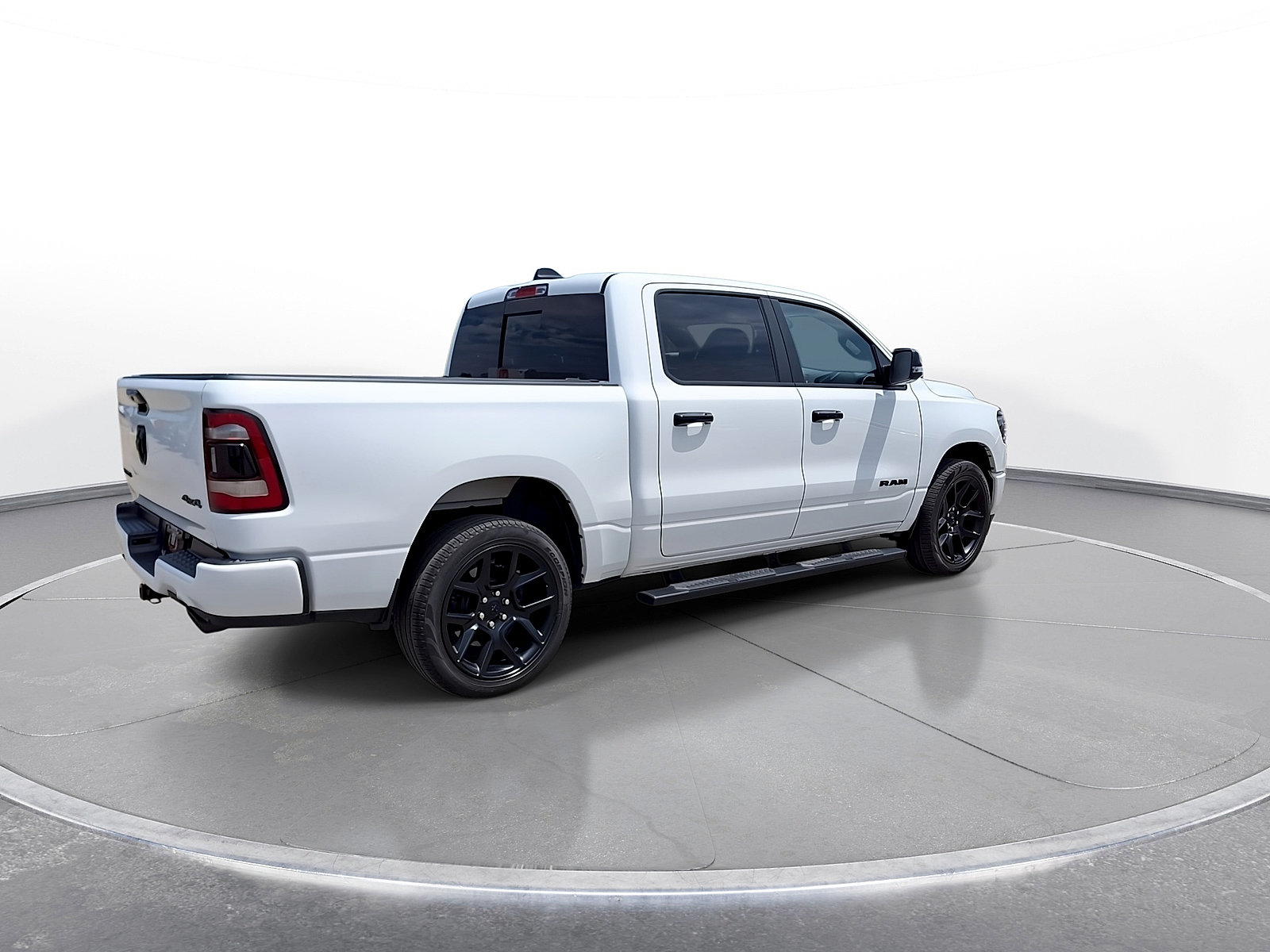 Used 2024 RAM 1500 Laramie AWD/4WD image 8