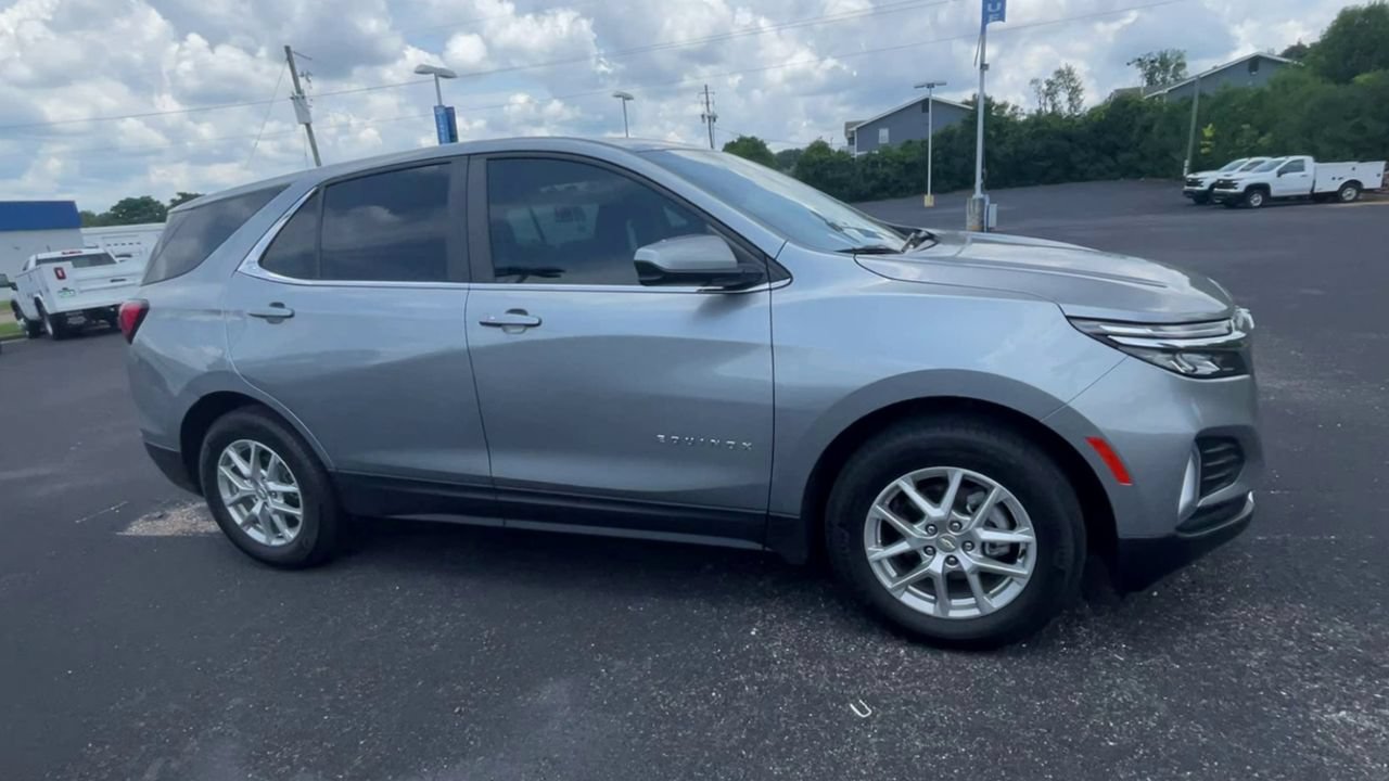 Used 2024 Chevrolet Equinox LT FWD image 2
