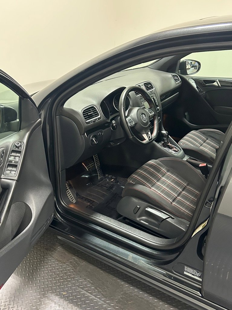 Used 2012 Volkswagen Golf 4-Door image 8