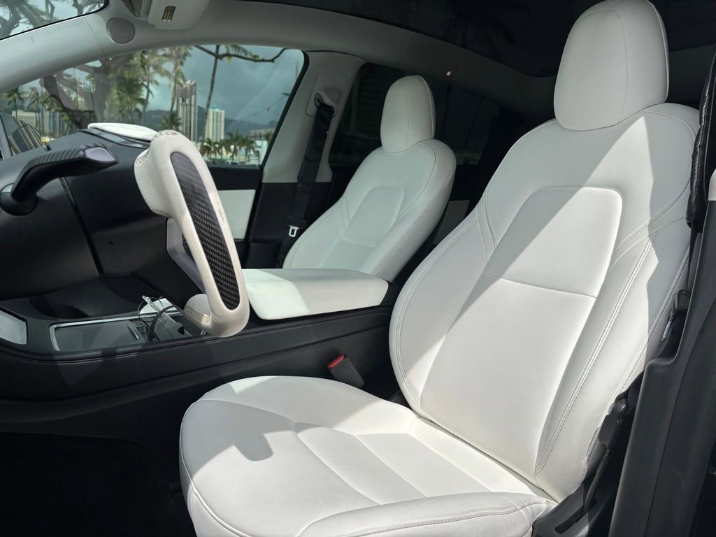 Used 2022 Tesla Model Y Long Range image 8