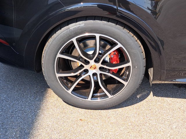 New 2025 Porsche Cayenne GTS image 13