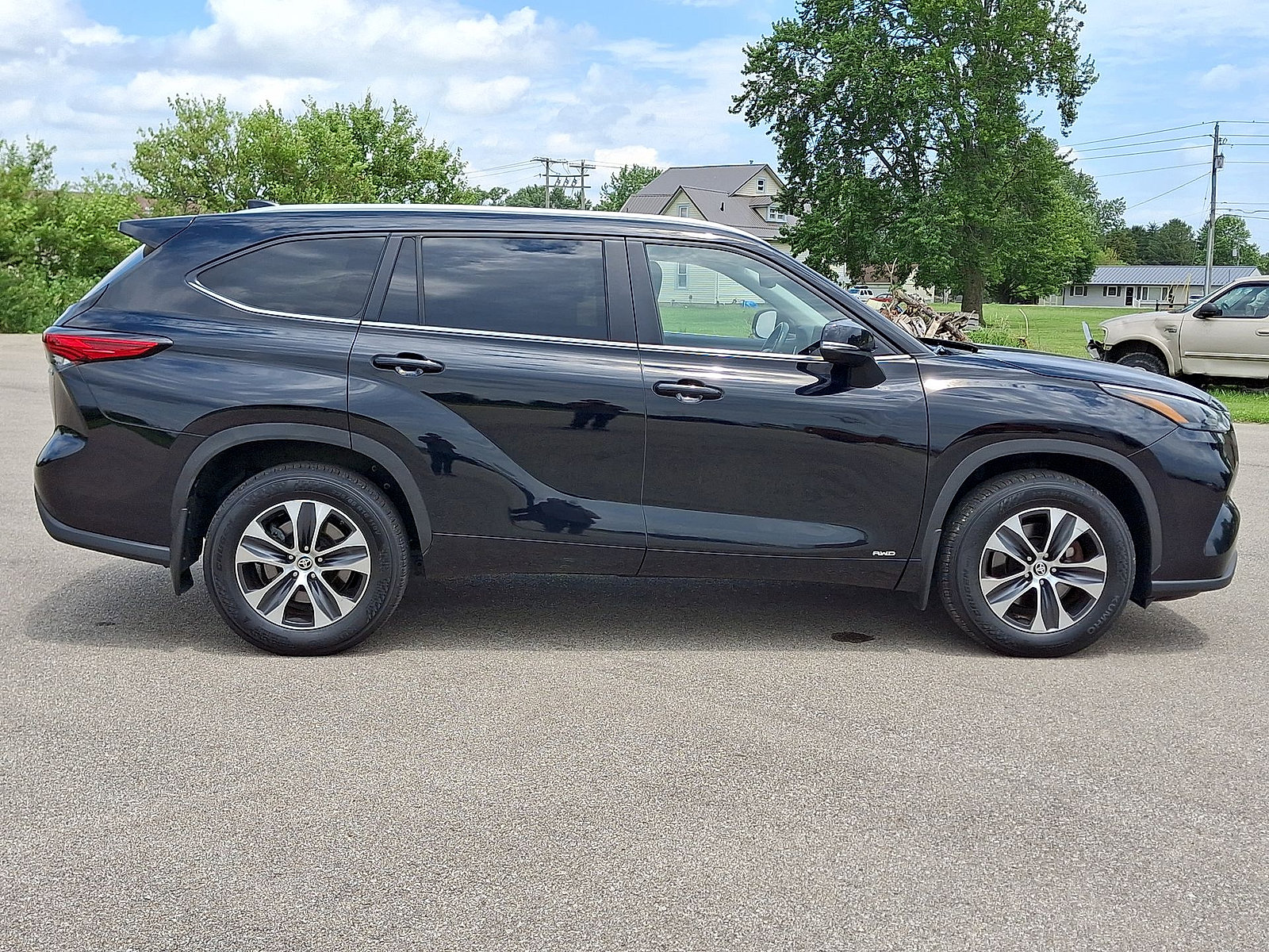 Used 2023 Toyota Highlander XLE AWD/4WD image 26