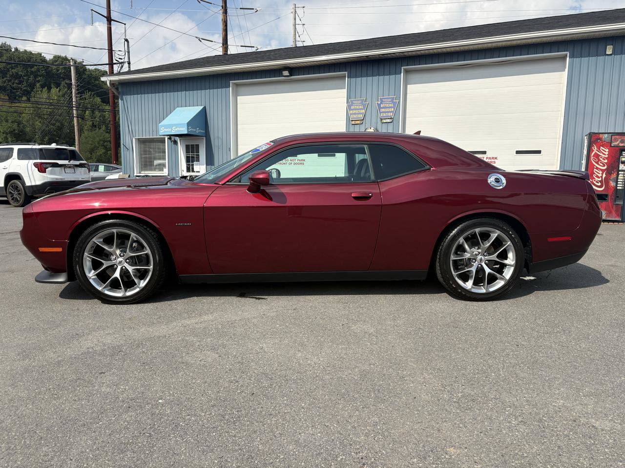 Used 2019 Dodge Challenger R/T w/ Plus Package RWD image 2
