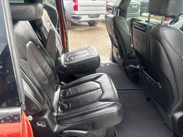 Used 2018 Chrysler Pacifica Touring-L Plus FWD image 12