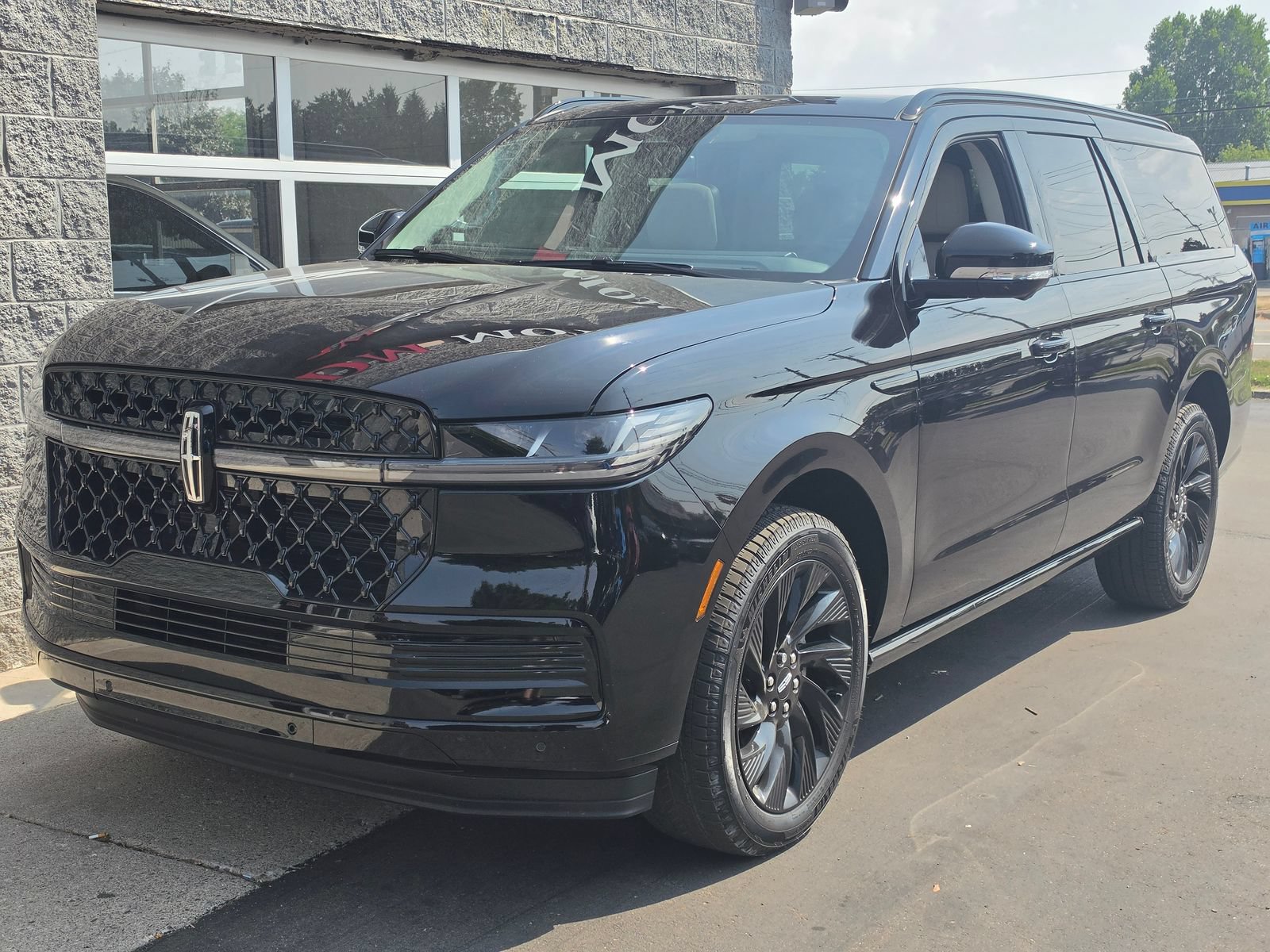 Used 2026 Lincoln Navigator L Reserve w/ Jet Appearance Package