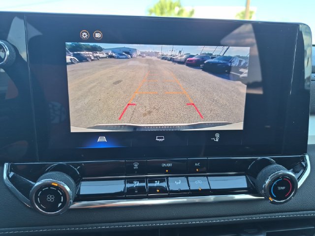 Used 2024 Chevrolet Colorado LT RWD image 28