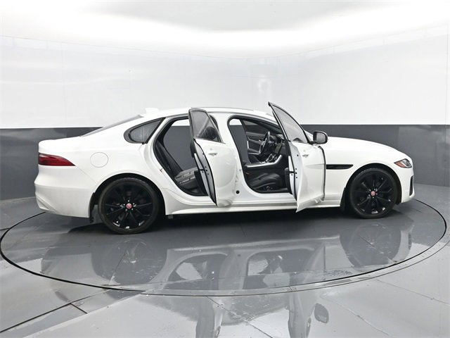 Used 2022 Jaguar XF R-Dynamic SE image 30