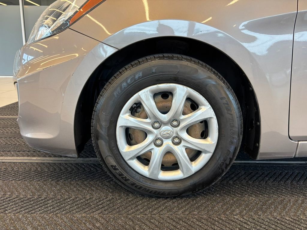 Used 2013 Hyundai Accent GLS FWD image 12