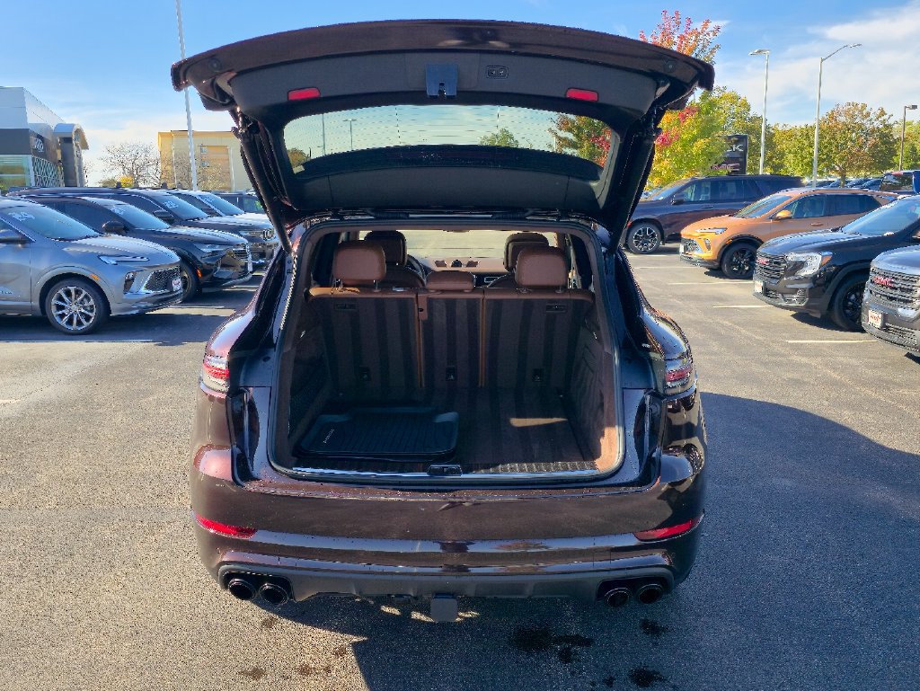 Used 2023 Porsche Cayenne Platinum Edition AWD/4WD image 26