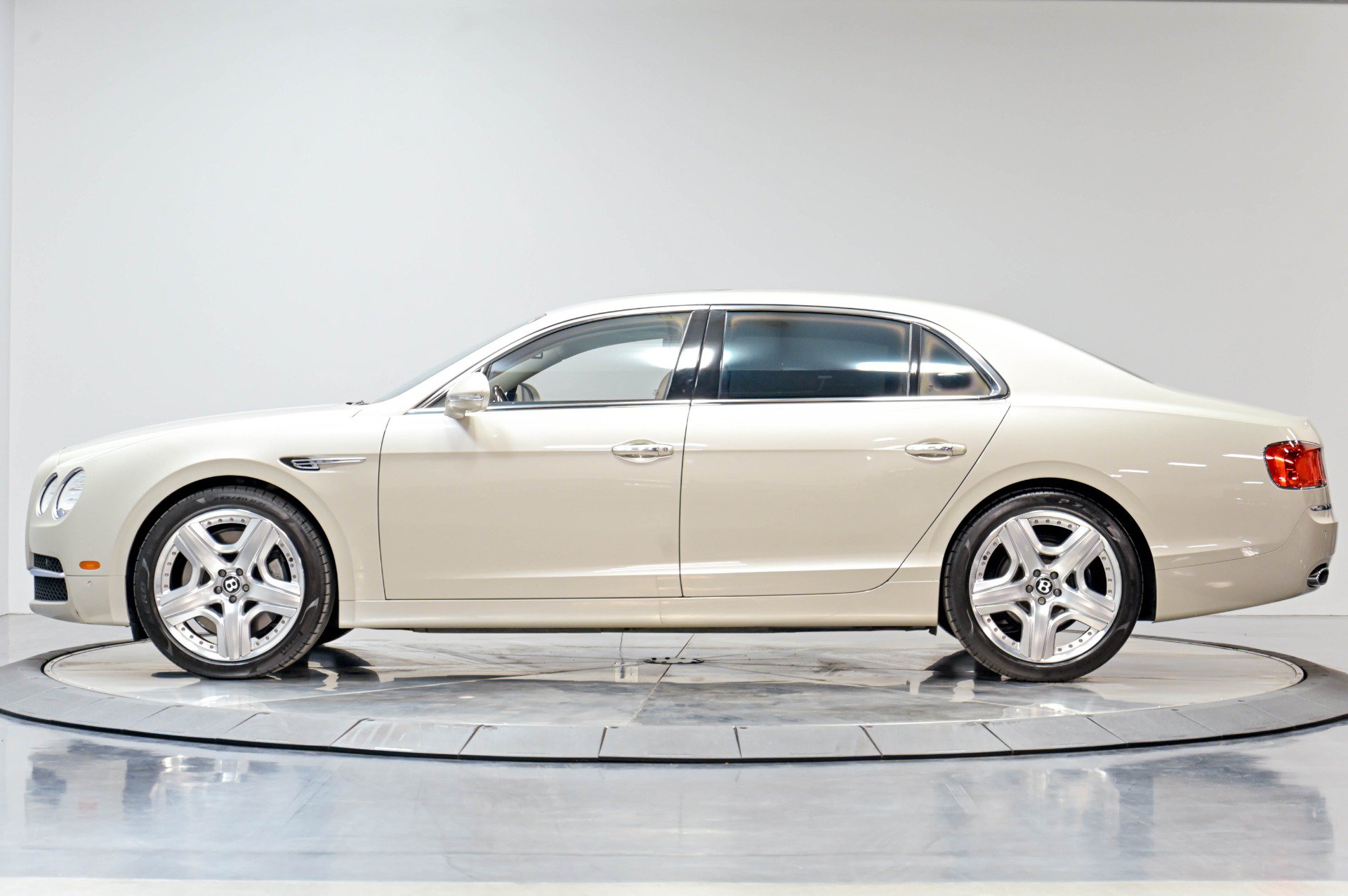 Used 2015 Bentley Flying Spur W12 AWD/4WD image 51