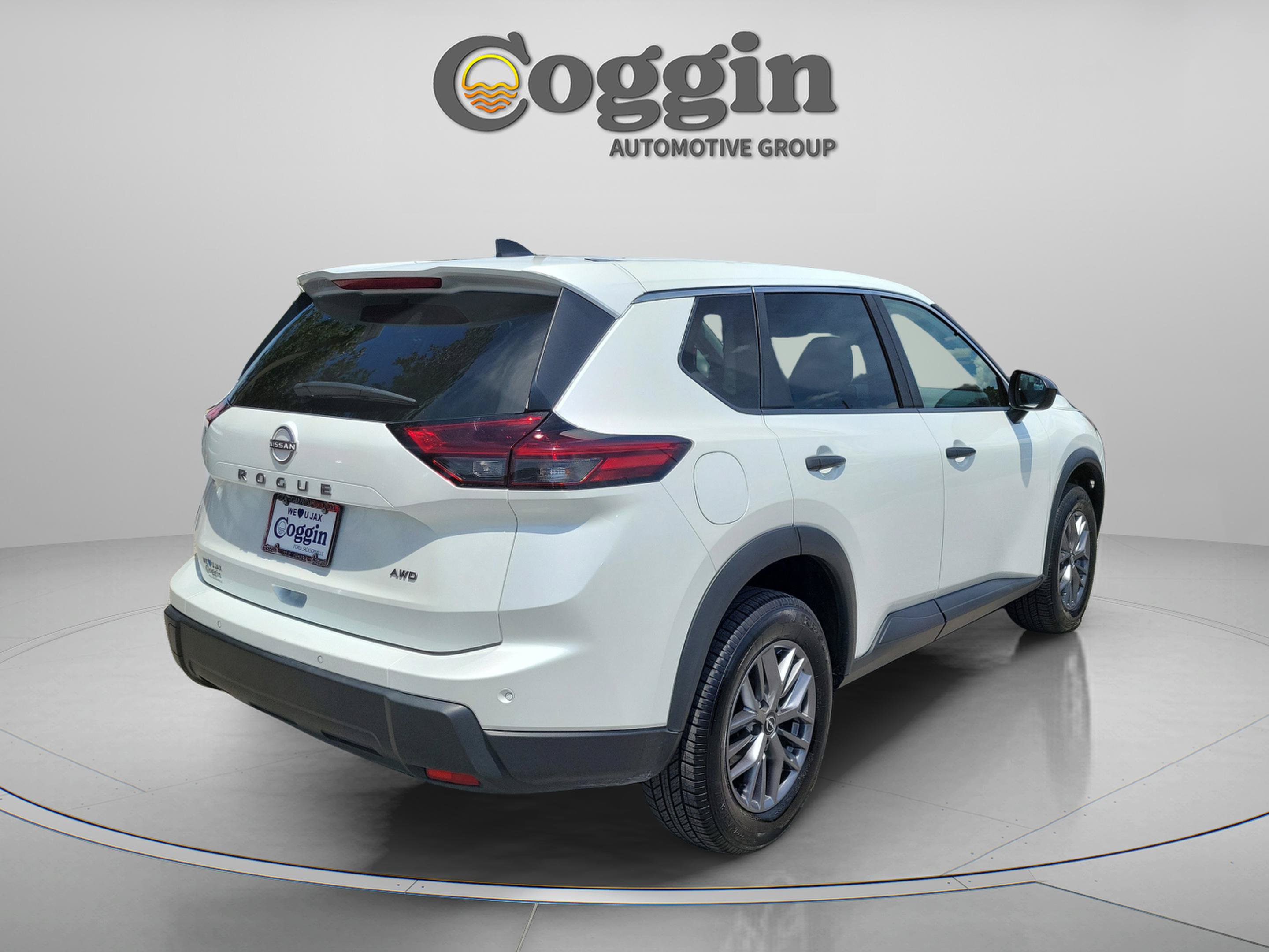 Used 2024 Nissan Rogue S AWD/4WD image 3