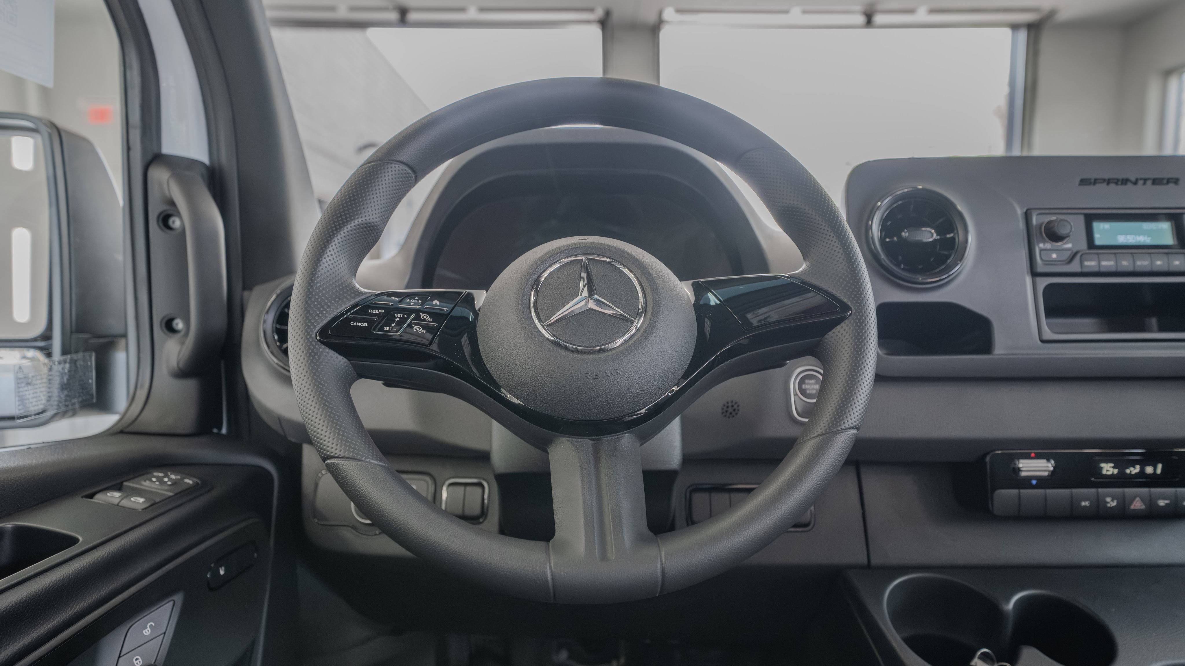 Used 2025 Mercedes-Benz Sprinter 2500 image 9