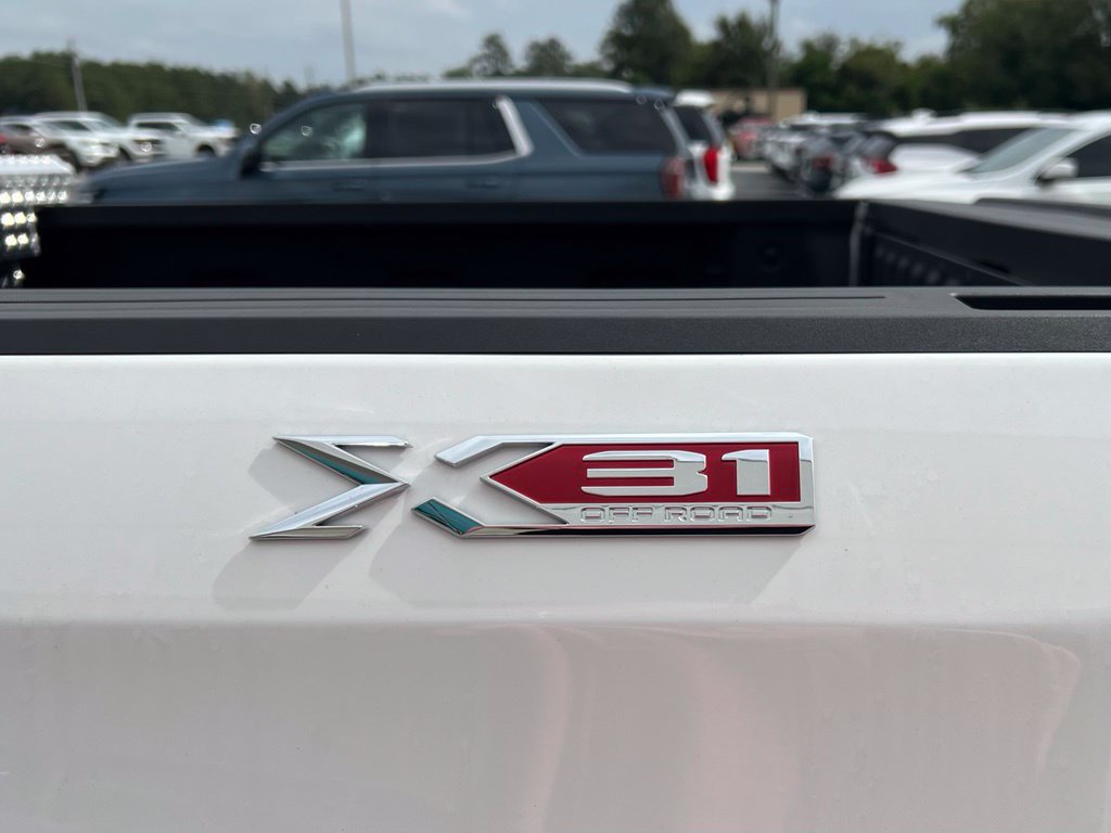 New 2026 GMC Sierra 1500 SLT w/ SLT Premium Package AWD/4WD image 11