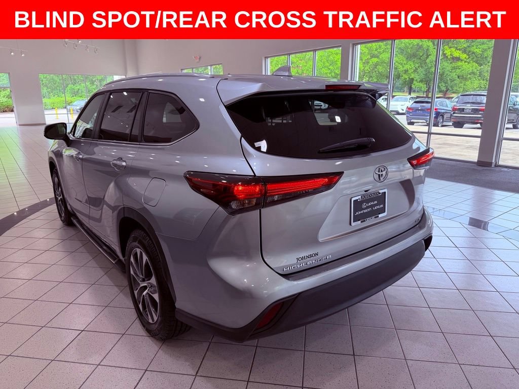 Used 2023 Toyota Highlander XLE FWD image 5