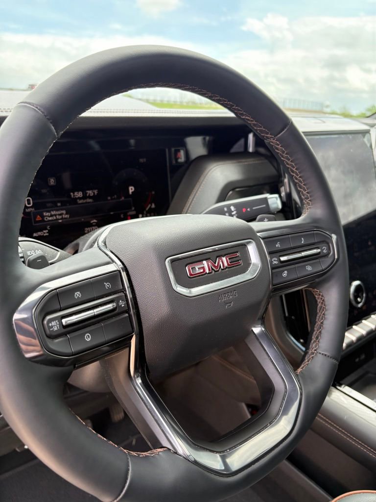 Used 2025 GMC Yukon XL AT4 w/ AT4 Premium Package image 5