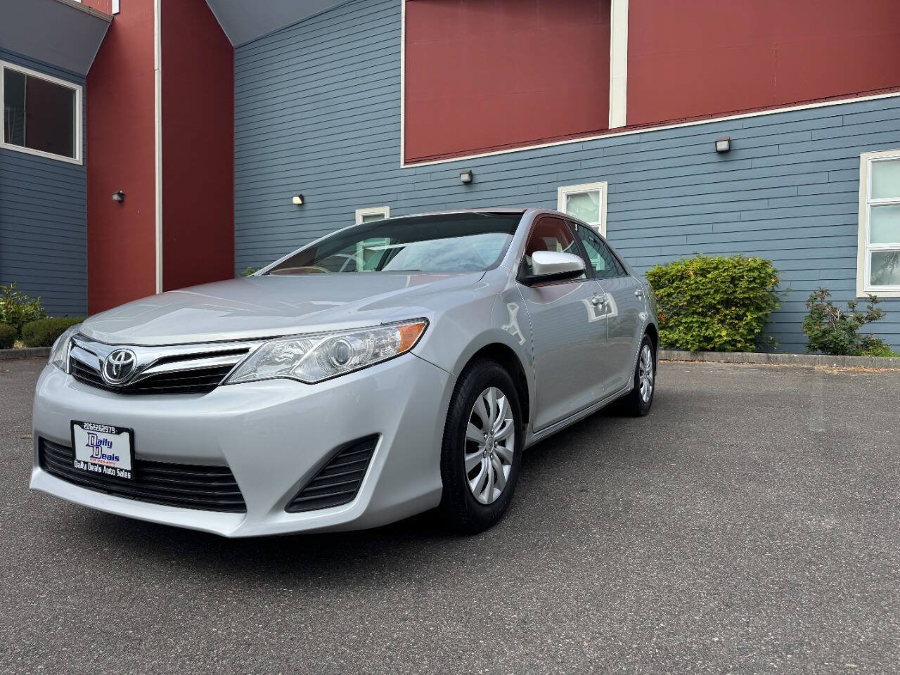 Used 2013 Toyota Camry LE FWD image 4