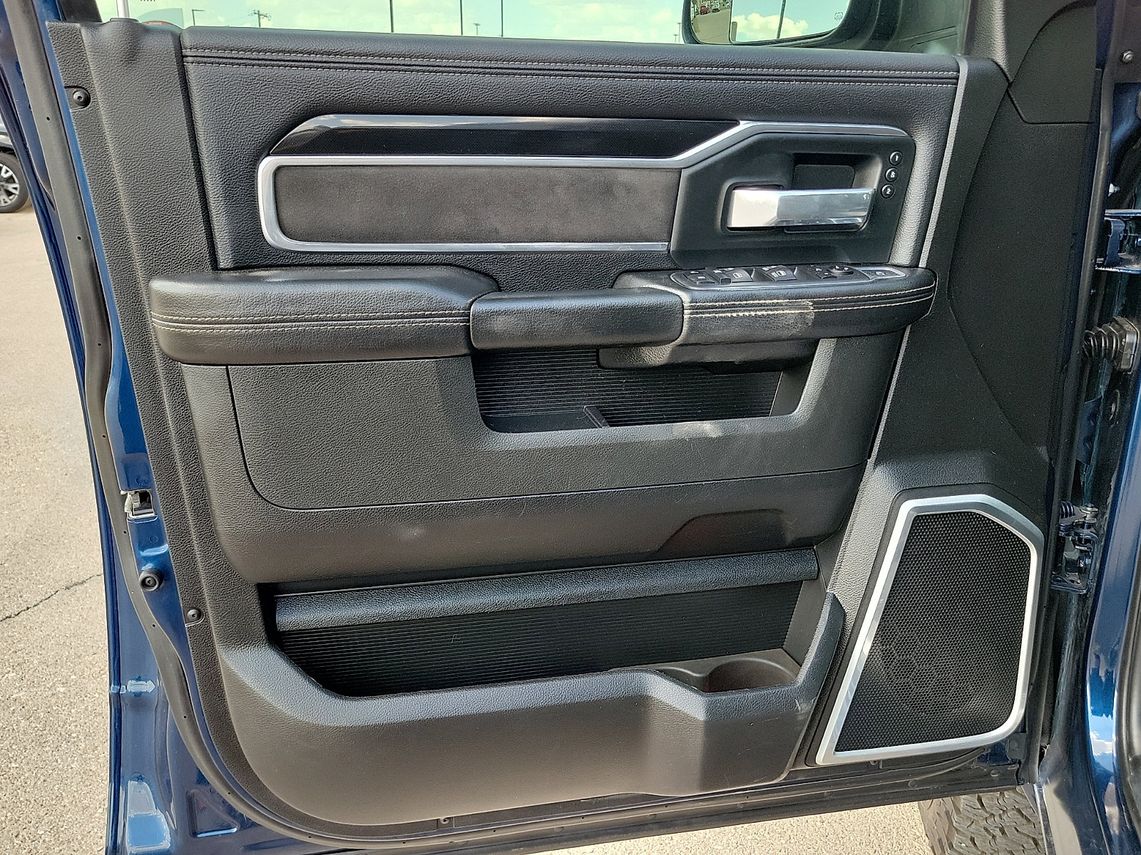 Used 2020 RAM 3500 Laramie w/ Night Edition AWD/4WD image 11