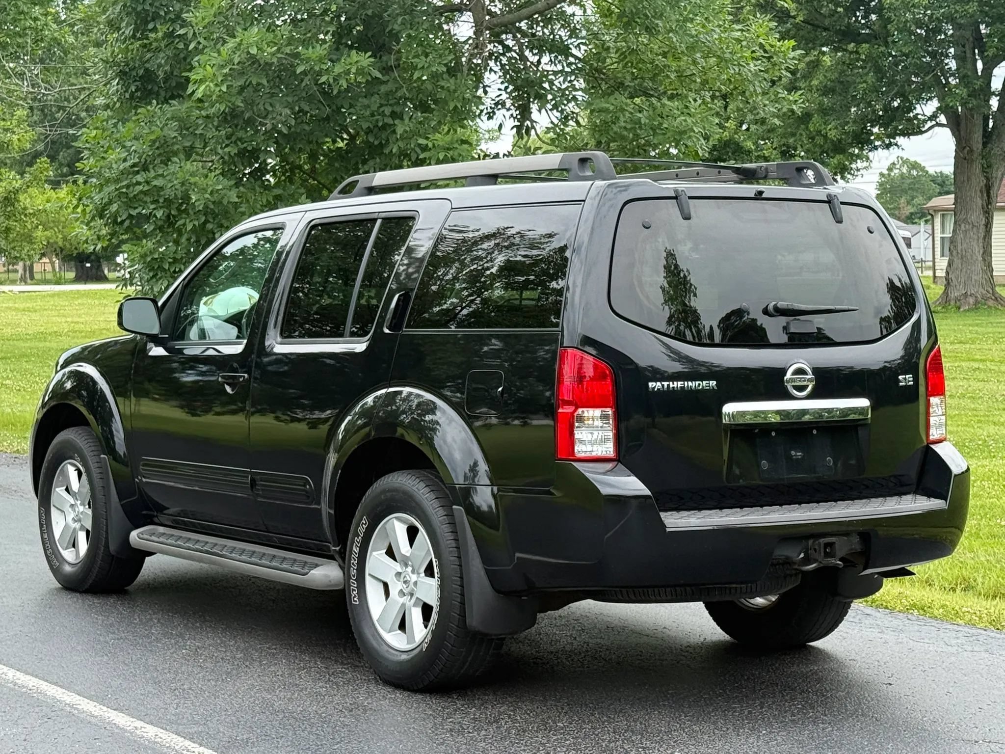 Used 2008 Nissan Pathfinder SE w/ Leather Pkg AWD/4WD image 7
