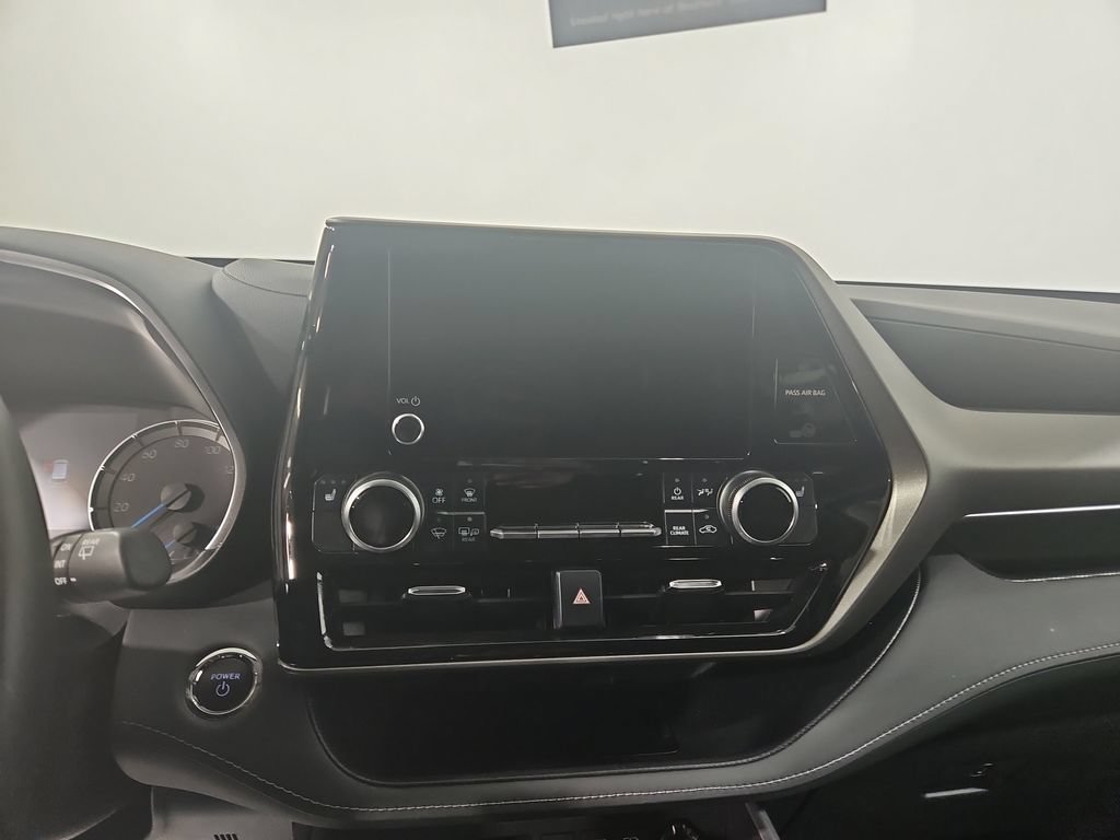 Used 2023 Toyota Highlander XLE AWD/4WD image 19