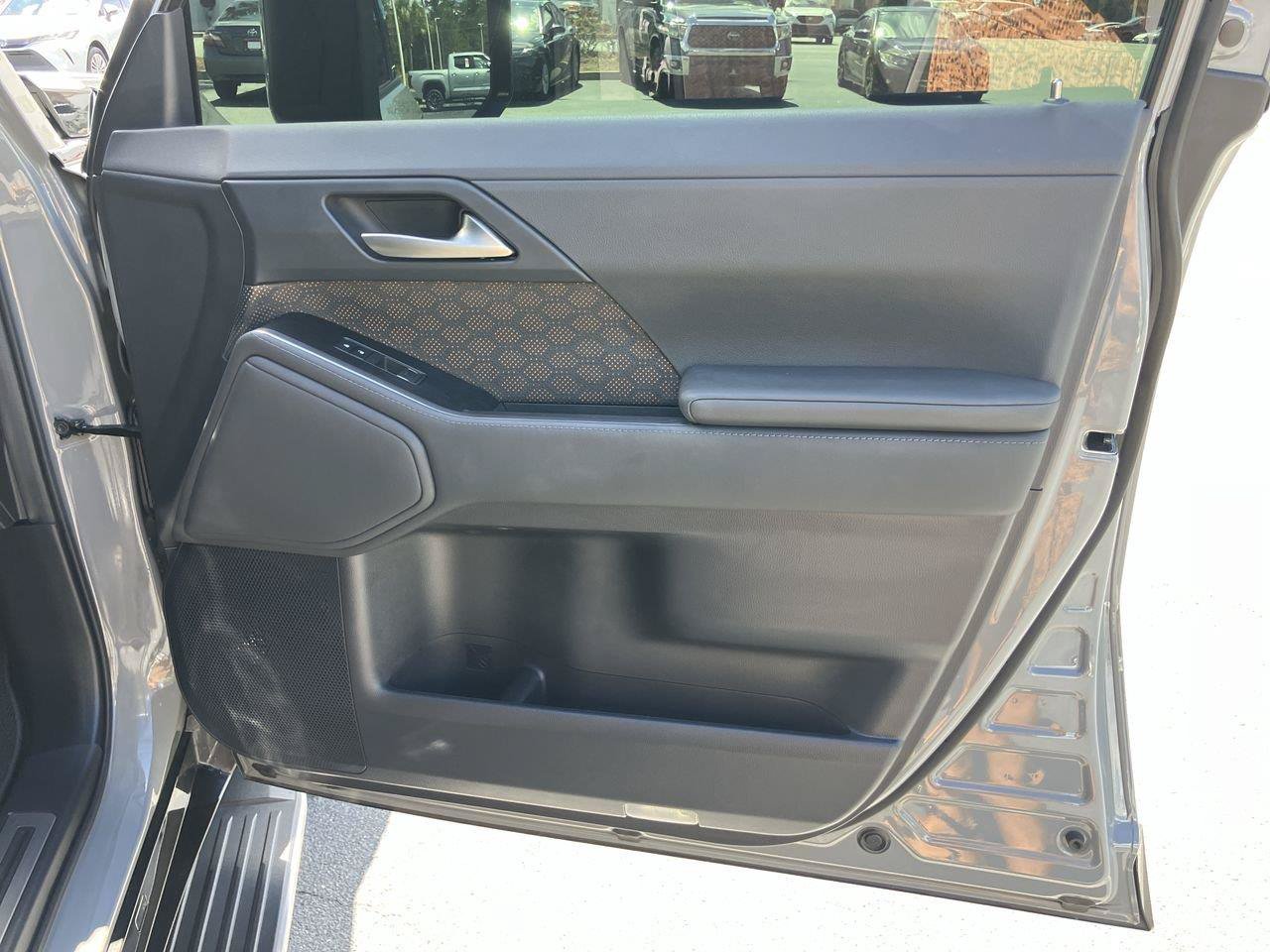 Used 2024 Lexus GX 550 w/ Accessory Package (31) AWD/4WD image 41