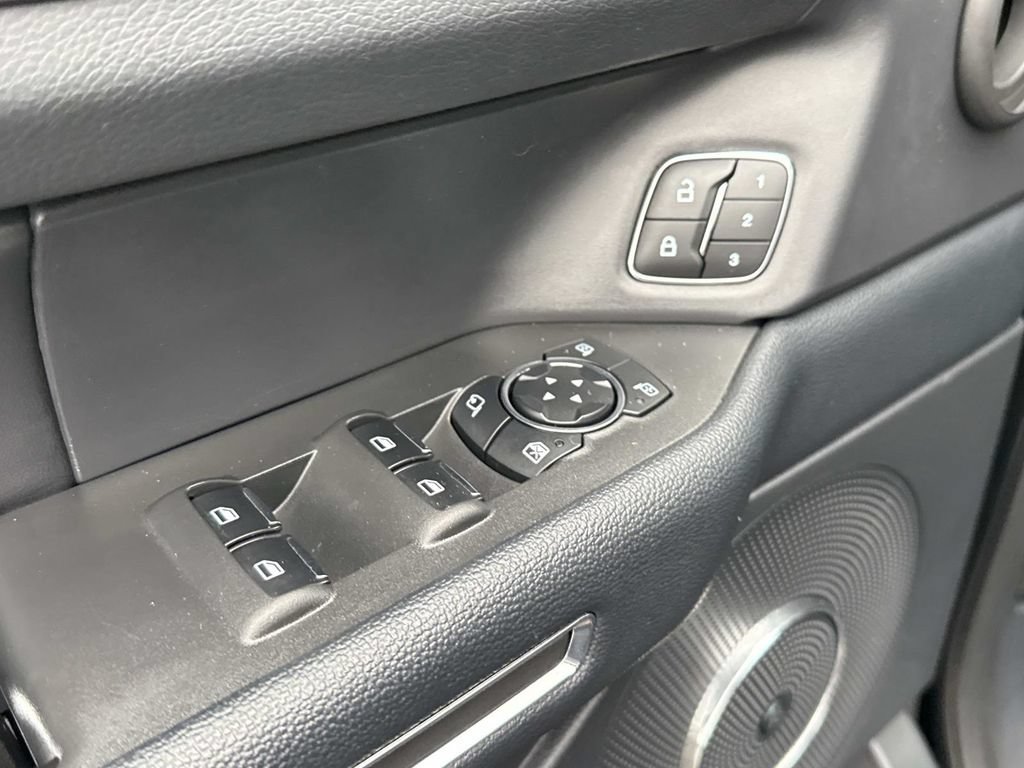 Used 2024 Ford Expedition Limited AWD/4WD image 18