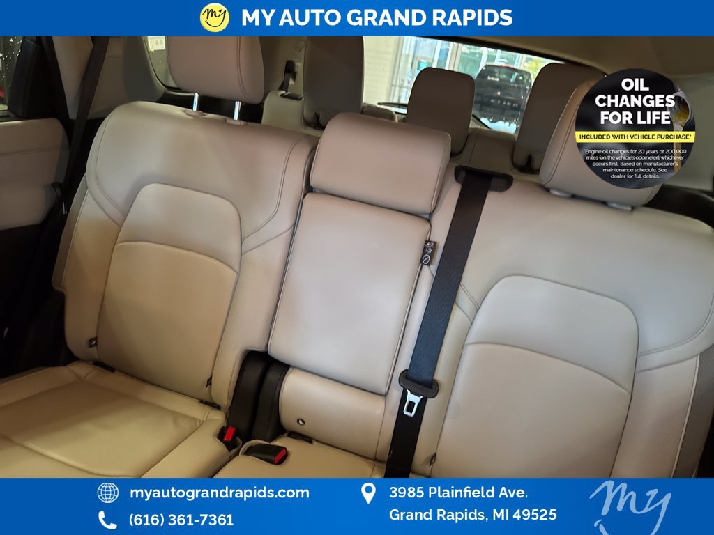 Used 2025 Nissan Pathfinder SL AWD/4WD image 28