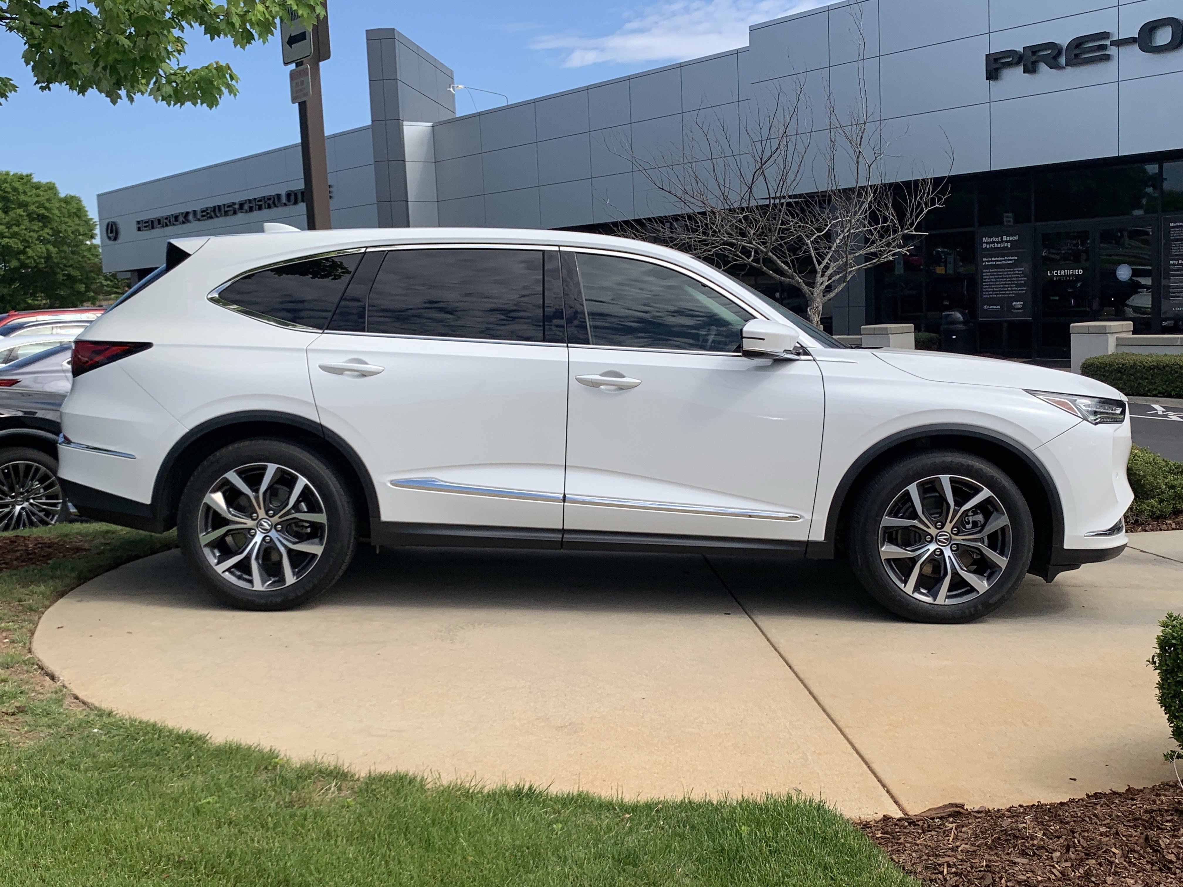 Used 2022 Acura MDX SH-AWD w/ Technology Package image 14