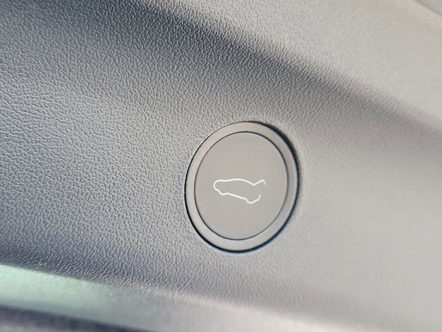 Used 2022 Tesla Model Y Performance image 9