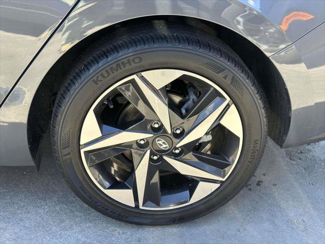 Certified 2023 Hyundai Elantra SEL w/ Convenience Package image 9