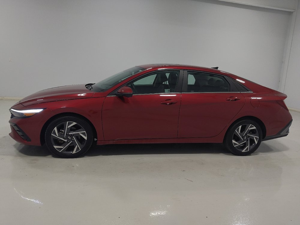 Used 2024 Hyundai Elantra Limited FWD image 2