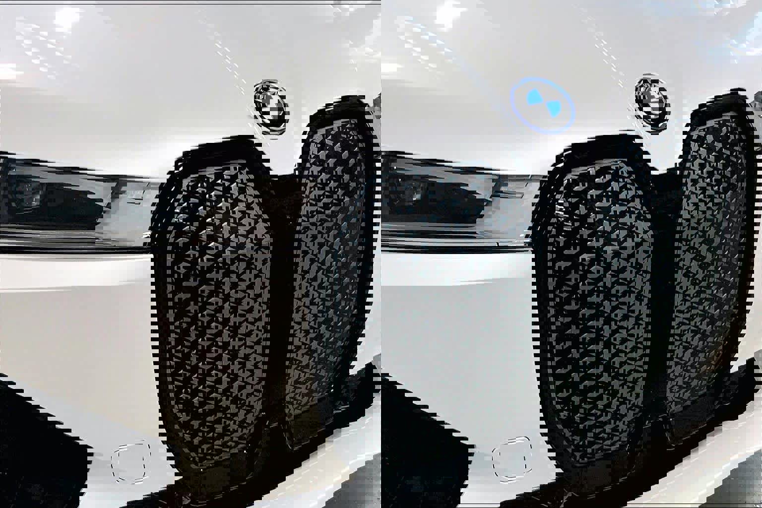 Used 2024 BMW iX xDrive50 w/ Sport Package image 33