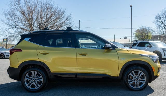 Used 2023 Kia Seltos S w/ Navigation Package AWD/4WD image 5