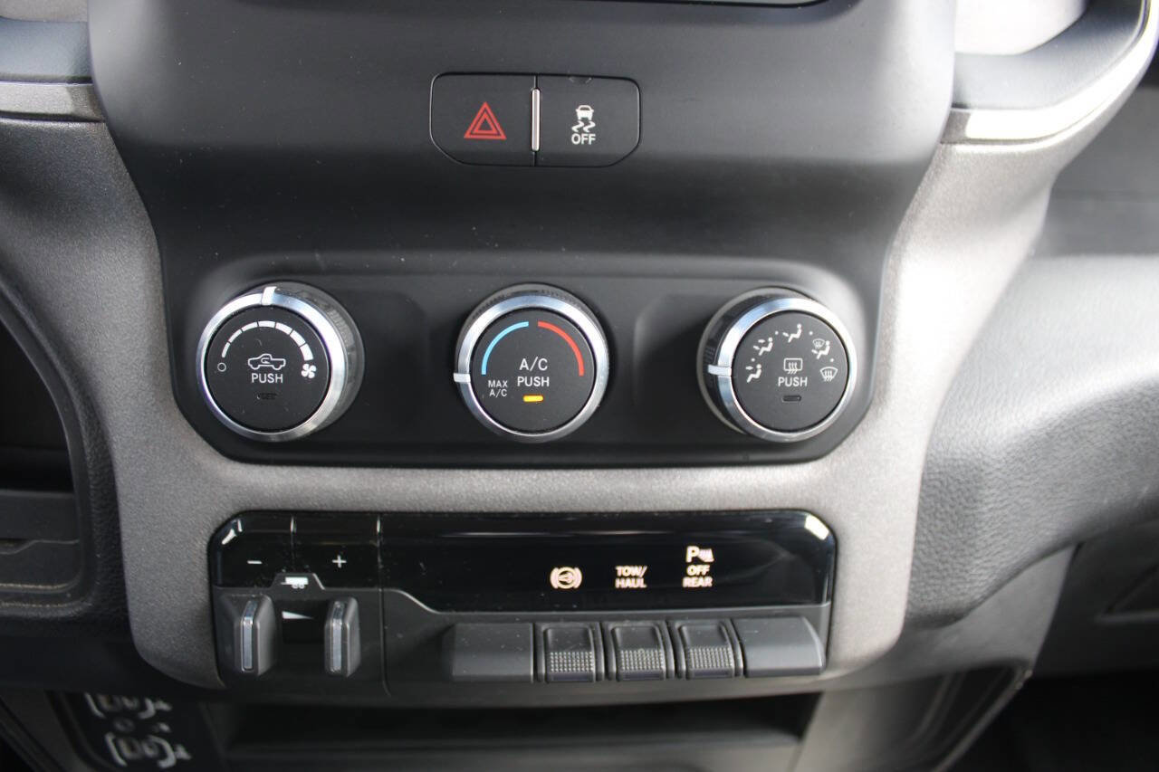 Used 2019 RAM 3500 Tradesman w/ Chrome Appearance Group image 34