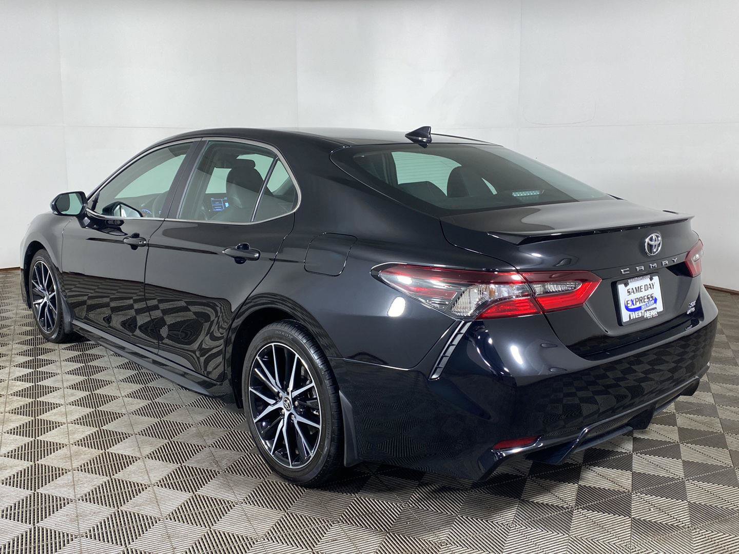 Used 2024 Toyota Camry SE w/ Cold Weather Package AWD/4WD image 27